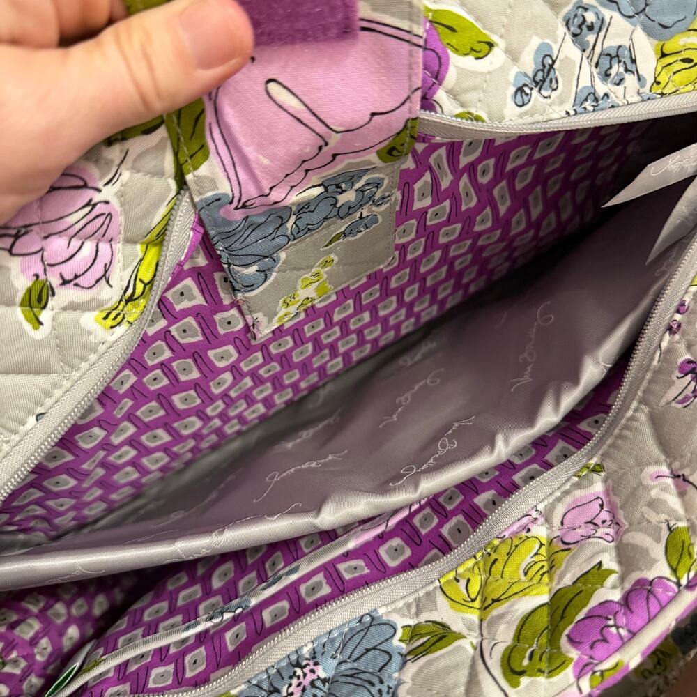New with tag Vera Bradley overnight tote secure cute paisley colorful sturdy - Picture 5 of 11